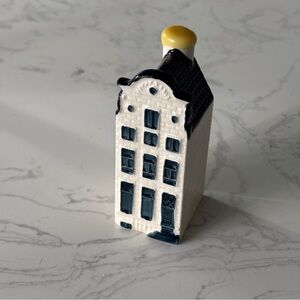 KLM #60 Blue Delft House by BOLS